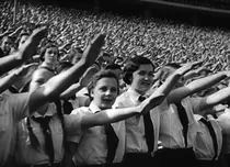 Femei sub steagul lui Hitler sau când vinovații nu plătesc