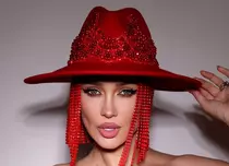 Lora a publicat mesajele cu Delia, după zvonurile despre cearta dintre ele. „Nu mai are rost să continuăm”