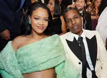Rihanna, ieșire în oraș cu iubitul ei și fiul lor. Cum s-au asortat A$AP Rocky și bebelușul