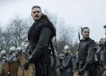 Eroii serialului „The Last Kingdom” își continuă luptele în noul film de la Netflix: „The Last Kingdom: Seven Kings Must Die”