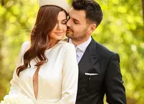 Albertina Ionescu și Constantin Opriș s-au cununat religios în Grecia. La petrecere s-a dansat sirtaki și s-au spart farfurii