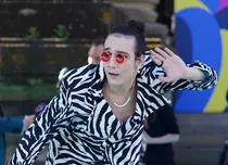 Theodor Andrei, apariție spectaculoasă! Reprezentantul României la Eurovision 2023 a impresionat la ceremonia „Turquoise Carpet”