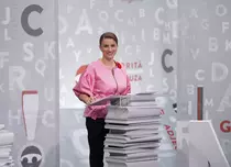 Ruxandra Gheorghe Negrea, între limba română și familie. „Fetele noastre știu că orice este negociabil, mai puțin școala și educația”. EXCLUSIV