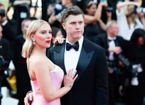 Scarlett Johansson apariție rară alături de soțul său la Cannes 2023. Actrița a strălucit pe covorul roșu