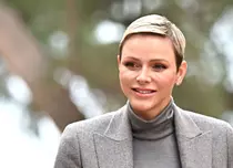 Tunsorile prințesei Charlene de Monaco de-a lungul timpului. Care a fost cea mai dramatică schimbare de look