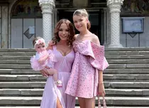 Andreea Antonescu, imagini de senzație de la botezul fiicei sale, Venice Victoria. Ce rochii a purtat artista