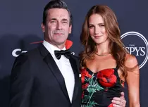 Jon Hamm s-a căsătorit, deși spunea că nu va face niciodată acest pas. Cine i-a schimbat părerea starului din „Mad Men”
