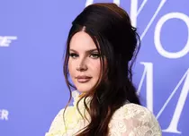 Lana del Rey, moment stânjenitor pe scena de la Glastonbury. Motivul uluitor pentru care i-a fost întrerupt concertul