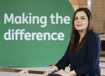 Unul din patru clienți ING cu POS acceptă plăți direct pe telefonul mobil, prin ING SoftPOS. Plățile instant au devenit disponibile și pentru antreprenori, în ING Business