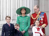 Prințul William, imagini emoționante de Ziua Tatălui alături de copiii lui. Ce omagiu i-au adus Reginei Elisabeta