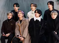 „Beyond the Story: 10 ani de poveste BTS”, cartea aniversară a celebrei trupe sud-coreene, a apărut și în limba română