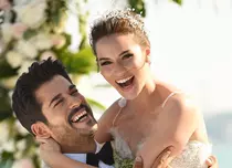 Cum arată soția lui Burak Özçivit la doar 6 luni de când a devenit mamă. „Monica Bellucci de Turcia”