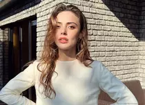 Cine e Rabia Soytürk, Defne din serialul „Melek” de la Kanal D. A jucat alături de Cansu Dere