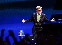 Elton John a susținut ultimul concert din cariera lui. Mesajul emoționant transmis fanilor lui, pe scenă