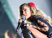 Lora, mesaj emoționant la trei ani și jumătate de la moartea mamei ei. „Ne înghițim lacrimile amare…”