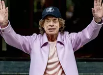 Mick Jagger a împlinit 80 de ani! Artistul, în formă maximă alături de fiul său de 6 ani