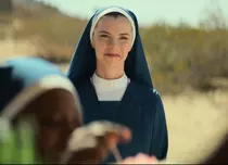 „Doamna Davis”, caleidoscopul nebuniei noastre. Tot ce trebuie să știi despre serialul pe HBO Max