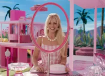 Review. „Barbie”, înainte și după izgonirea din Barbie Land