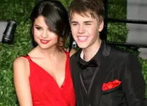 Abia s-au despărţit, dar Bieber vrea să o recâştige pe Selena Gomez