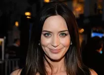 Emily Blunt este noua Mary Poppins