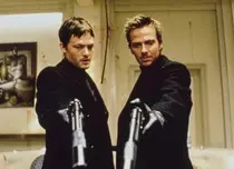 Filme la TV azi, 24 septembrie 2024: „Răzbunarea gemenilor”, „Zbor de noapte”, „Gardienii destinului”, „Contagion: Pericol nevăzut”, „Conspirația”, „Cercul de foc”