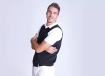 Ernest dă startul unui nou sezon “Pe banii părinţilor”, la Kanal D