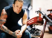 Jesse James şi-a amputat un deget
