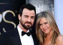 Jennifer Aniston şi-a amânat nunta pentru 2014