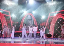 La "Dansez pentru tine"... se dansează în ploaie