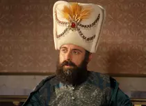 Halit Ergenç, supărat pe cei care spun că şi-a făcut implant de păr