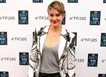 Shailene Woodley şi-a îngrămădit tot ce-i trebuie într-o valiză