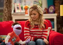 Disney Channel difuzează, în premieră, un nou serial. În distribuție este și o româncă