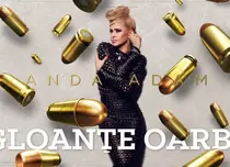 Anda Adam trage cu „gloanţe oarbe” în fanii ei