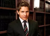 Matt Czuchry, sexy fără efort în „Soţia perfectă”