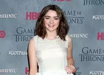 Maisie Williams trece de la „Urzeala tronurilor” la zombi