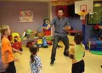 Chris Pratt a rejucat „Jurassic World” pentru copiii spitalizați