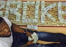 50 Cent se laudă cu bani falşi pe internet