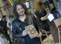 Chef Florin Dumitrescu a lansat o carte de povești culinare: „Gătește cu mine”