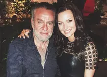 Cum încearcă regizorul Güero Castro să o cucerească pe Irina Baeva