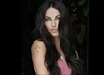 Barbara Mori, atacată de câini în vacanţă