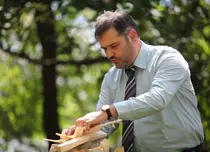Unde și-a cunoscut Gheorghe Ifrim, primarul Vasile din „Las Fierbinți”, soția. De ce nu apare aceasta în spațiul public
