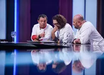 Răsturnări de situație în noua ediție „Chefi la cutițe”. Cine jurizează farfuriile