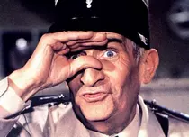 Să râdem cu Louis de Funes! Prima difuzează seria de filme ”Jandarmul...”