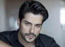Răsturnare de situație pentru „Dragoste infinită”: Burak Özçivit vrea să continue serialul la cinema în 2018