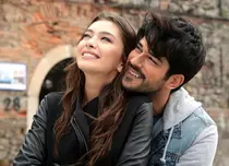 Nu ratați! Diseară se termină serialul „Dragoste infinită” (Kanal D), cu Neslihan Atagül şi Burak Özçivit