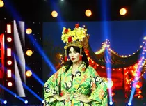 FOTO. Delia îmbracă cele mai trăznite ținute pentru noul sezon „iUmor”