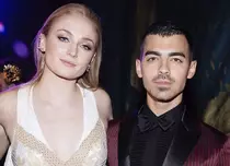 Actrița Sophie Turner și Joe Jonas s-au logodit