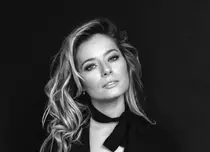 Laura Cosoi este însărcinată. Actrița va deveni mamă pentru prima oară