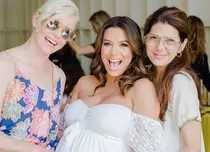 FOTO. Eva Longoria a radiat de fericire la petrecera dată în cinstea viitorului ei bebeluş
