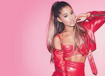 Ariana Grande a lansat un album nou şi s-a logodit
